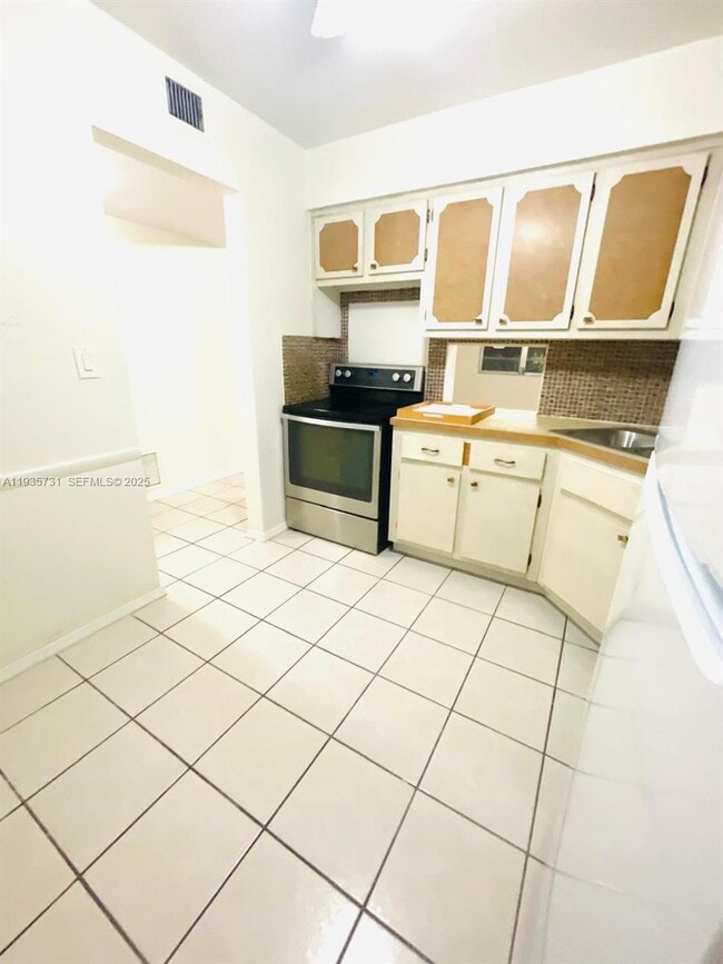 Photo - 1550 NE 191st St Unit 306