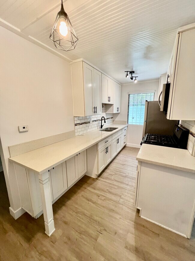 Photo - Royal Alfred 726 N. Alfred