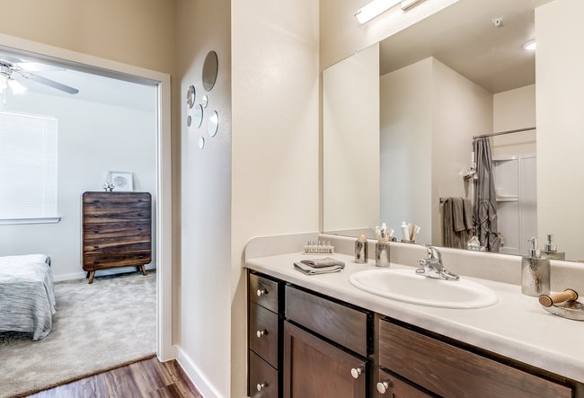 Photo - 1406 Columbus-107.24 Unidad 107.24