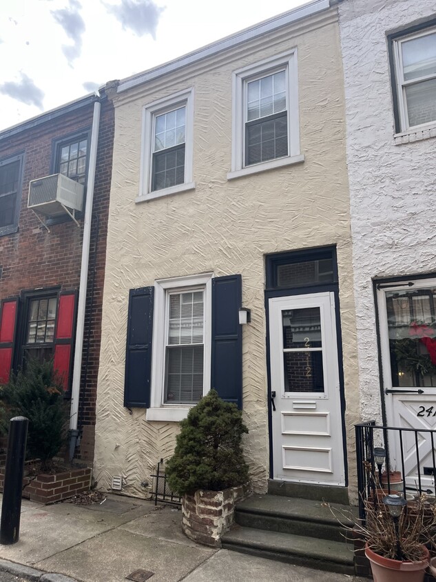 Photo - 2412 Manning St (Philadelphia, PA)