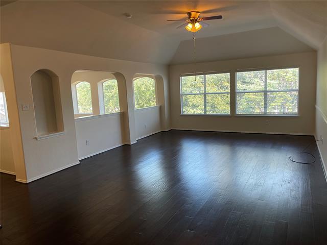 714 Crockett Dr