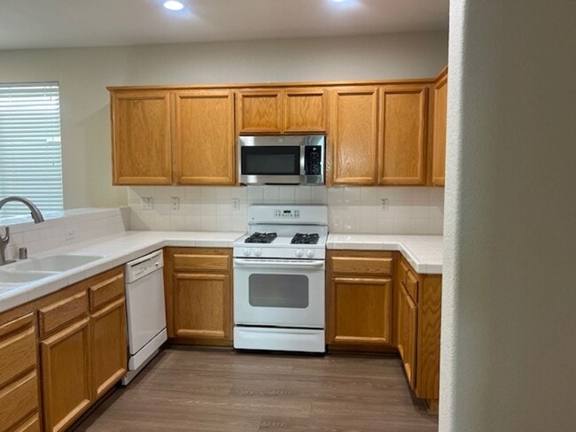 Photo - Single-Story 4 Bedroom House for Rent – Elk Grove