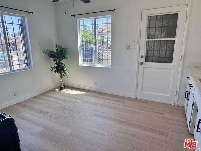 1542 W 60th St Unit 1