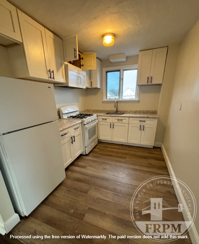Building Photo - 90 Montaup St Unit 3