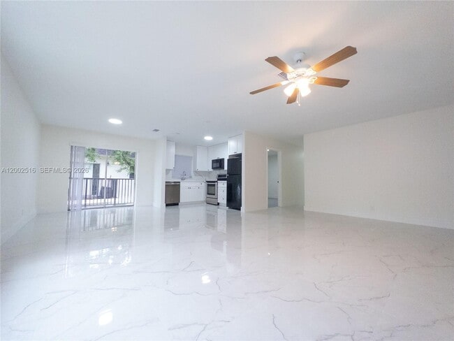 Building Photo - 5400 NW 18th St Unit 3N