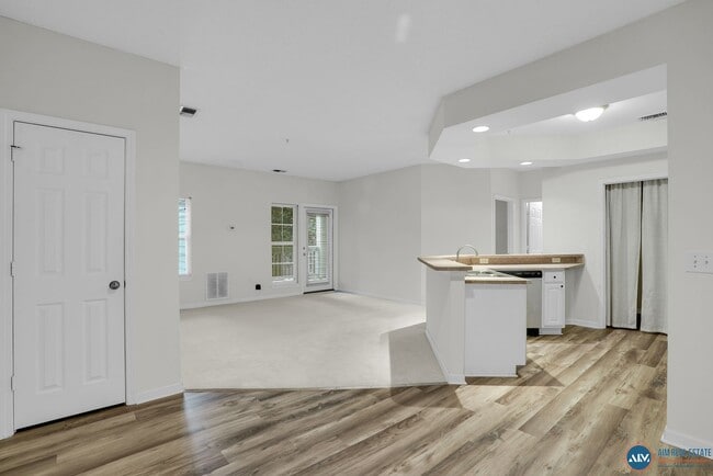 Photo - 1BR / 1BA Condo in Gated Summer House Comm...