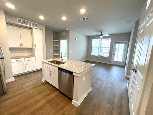 Photo - 1325 Choate Pkwy Unidad 9102