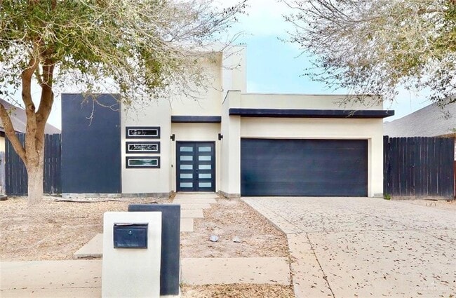 Building Photo - 22 E 7th St