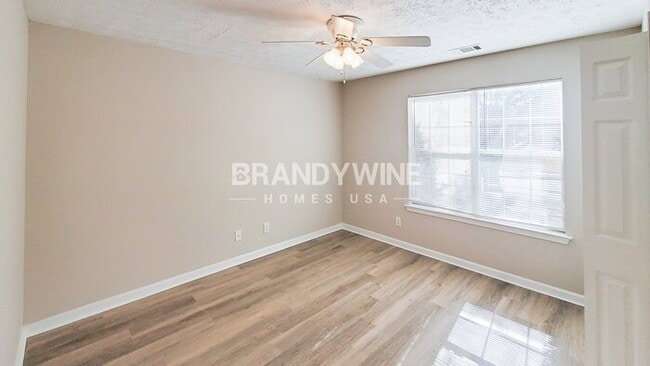 Photo - 505 Village Cir