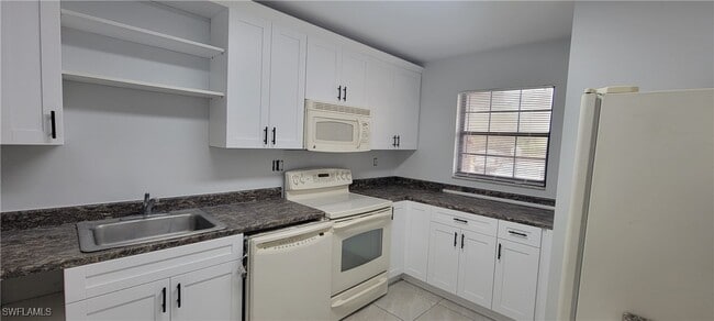 Building Photo - 5233 Treetops Dr Rental