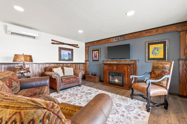 Photo - 327 Commerce Way