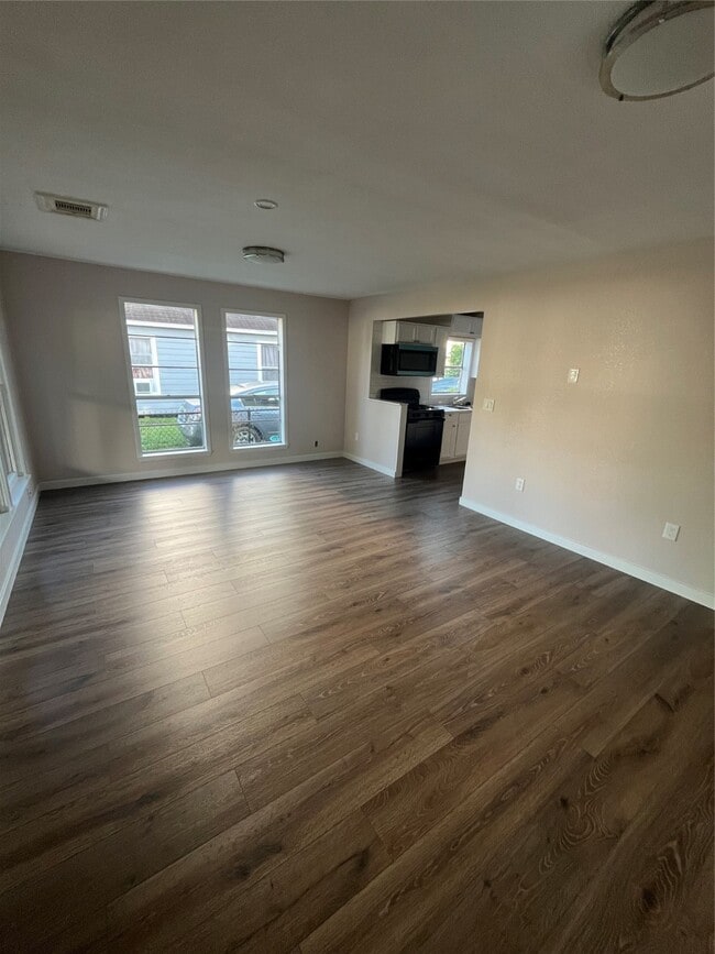 Building Photo - 222 E Adoue Ave