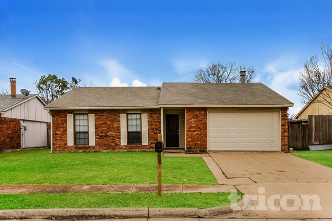 Building Photo - 1609 Santa Fe Trail