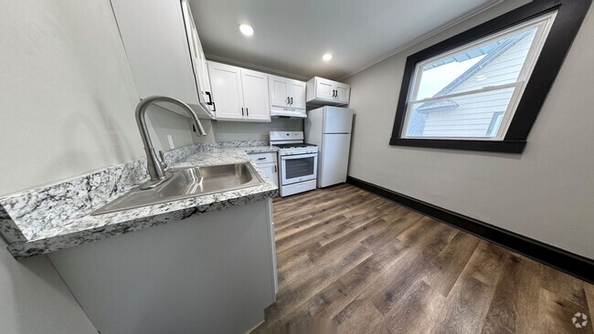 Building Photo - 606 Randolph St Unit Upper Rental