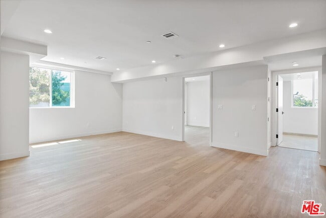 Photo - 132 Rosemont Ave Unidad 103