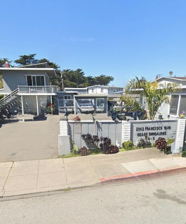 Photo - 2562 Francisco Blvd