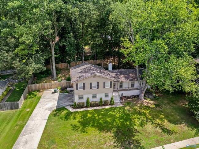 Building Photo - 1305 Hiwan Trail SE