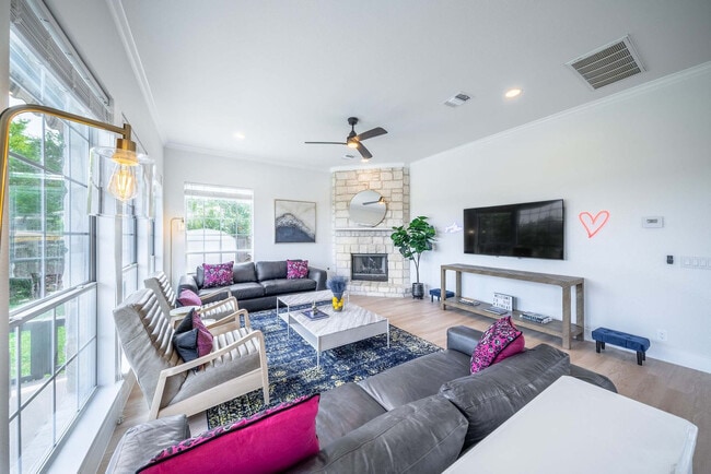 Photo - 8902 Feather Hill Rd Unidad ID1337485P