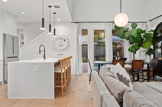 Photo - 2104 E 2nd St