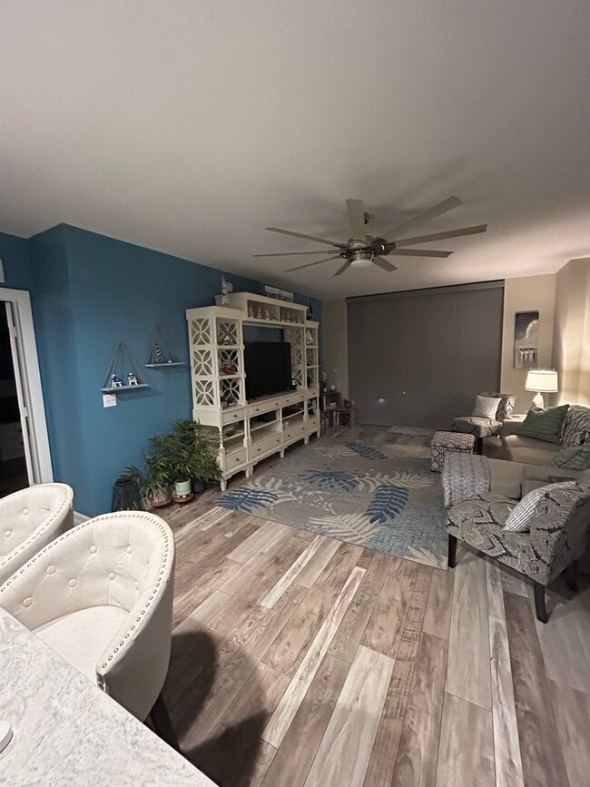 Photo - 3000 Oasis Grand Blvd Unidad 902