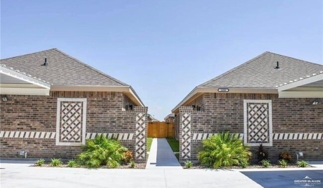 Building Photo - 8 E St Unit 1