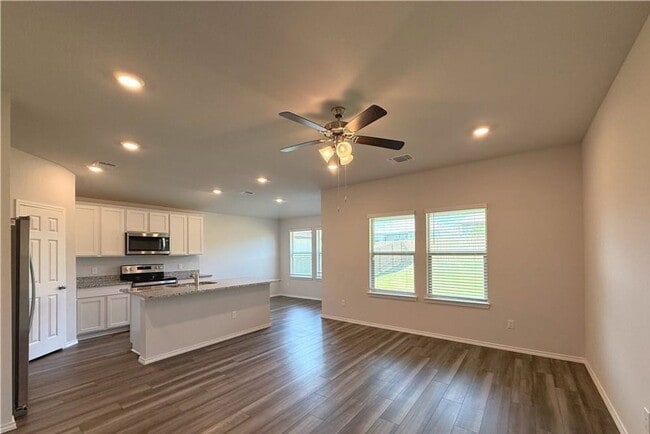 Photo - Stunning 3-bedroom 2-bathroom house!