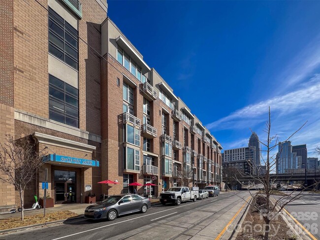 Building Photo - 710 W Trade St Unit 312