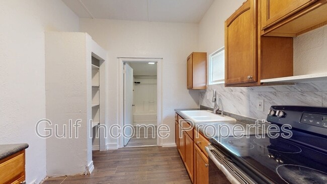 Photo - 1510 10th St W