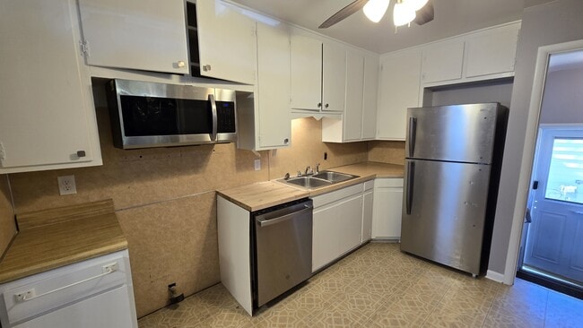 Photo - 3813 Larchmont St