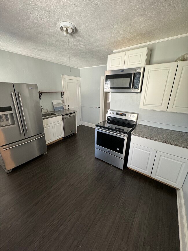 Photo - 76 S Whitney St Apartments Unit 76 South Whitney Street