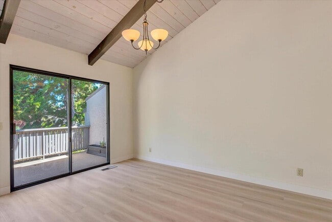 Photo - 140 Sand Hill Cir