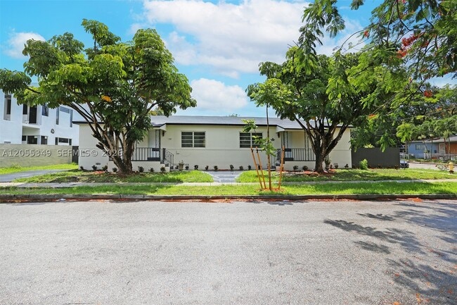Building Photo - 995 SW 14th Ave Unit 995