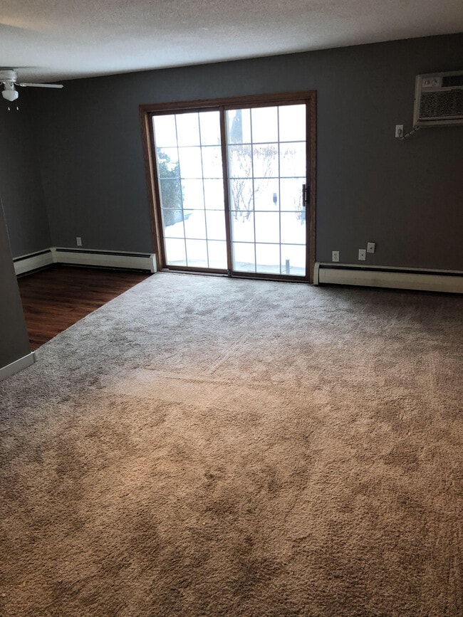 Photo - 815 Smetana Rd