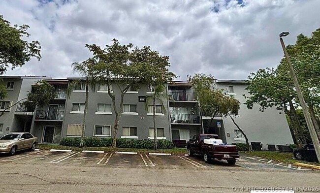 Building Photo - 1080 Benoist Farms Rd Unit 204