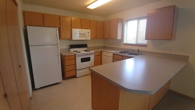 Photo - 440 NW Parr Dr