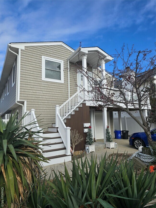 Photo - 359 E Pine St