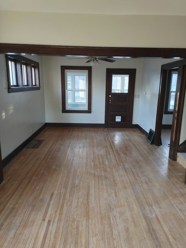 Photo - 911 Willow St