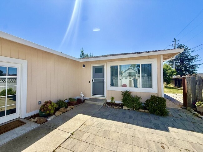 Photo - Comfortable 3 bedroom in convenient Hollister location