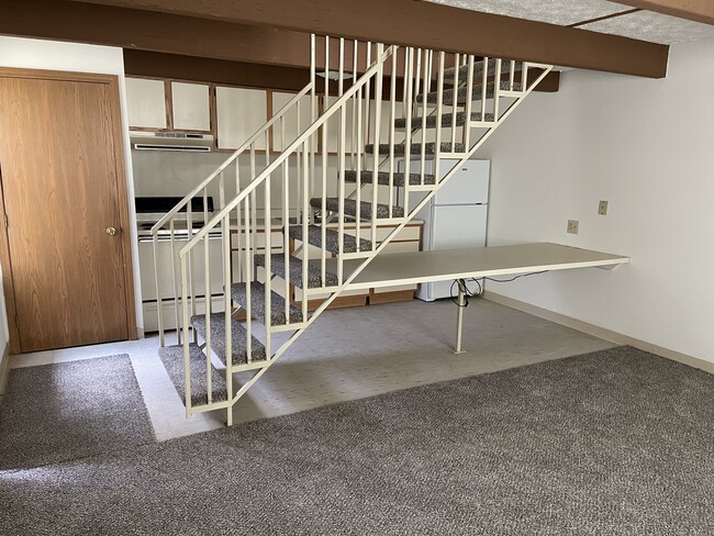 Building Photo - 10 Danielle Dr Unit C Rental