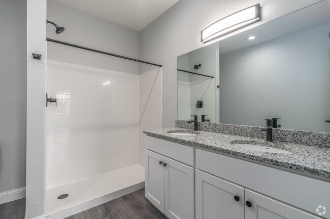2BR, 2BA - 1,150SF - Primary Bathroom