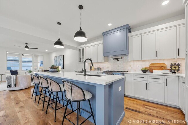 Photo - 715 N Brainard St