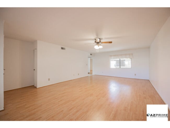 Photo - Lovely 3/2 End Unit Townhouse in Glendale ...
