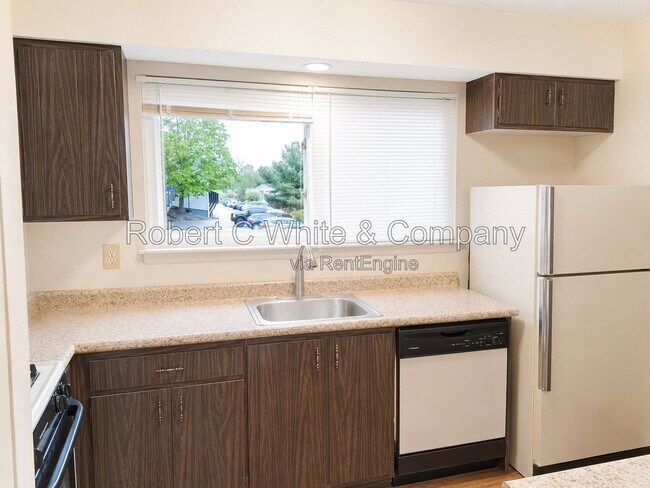 Photo - 35 Glenview Dr