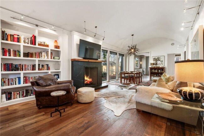 Photo - 212 Geneva St