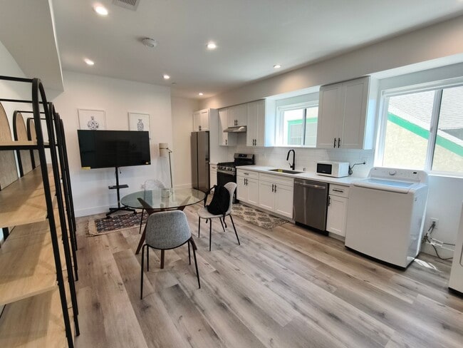 Photo - 3020 Normandie Ave Unidad B2-1