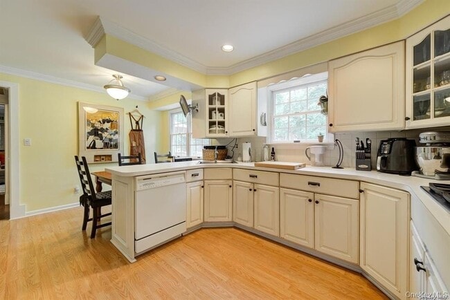 Photo - 174 Lodge Ave
