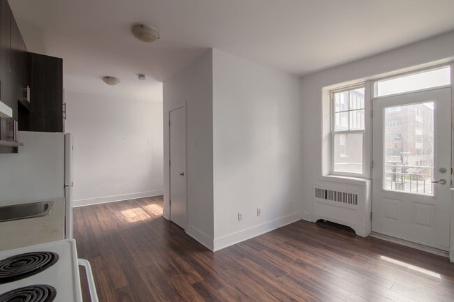 Photo - 4745 Chem. Queen Mary Unité 21