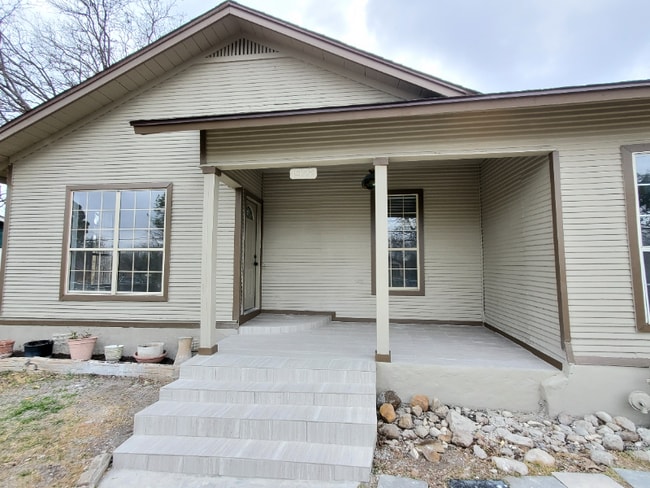 Photo - 1923 W Poplar St