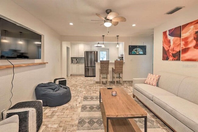 Photo - 808 9th Ave