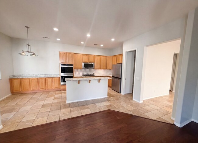 Photo - 738 Flower St